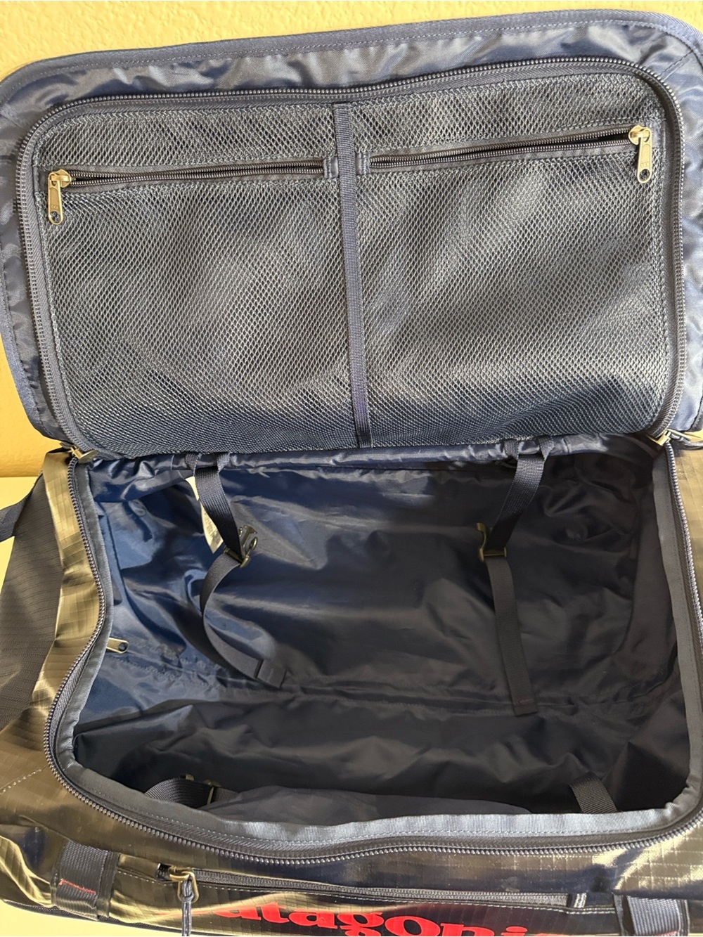 Patagonia Black Hole Wheeled Duffel 40L in “Big Sur” Blue (Retired) - Picture 8 of 14